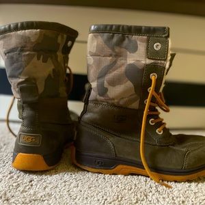 Ugg waterproof winter boots Big kids 4